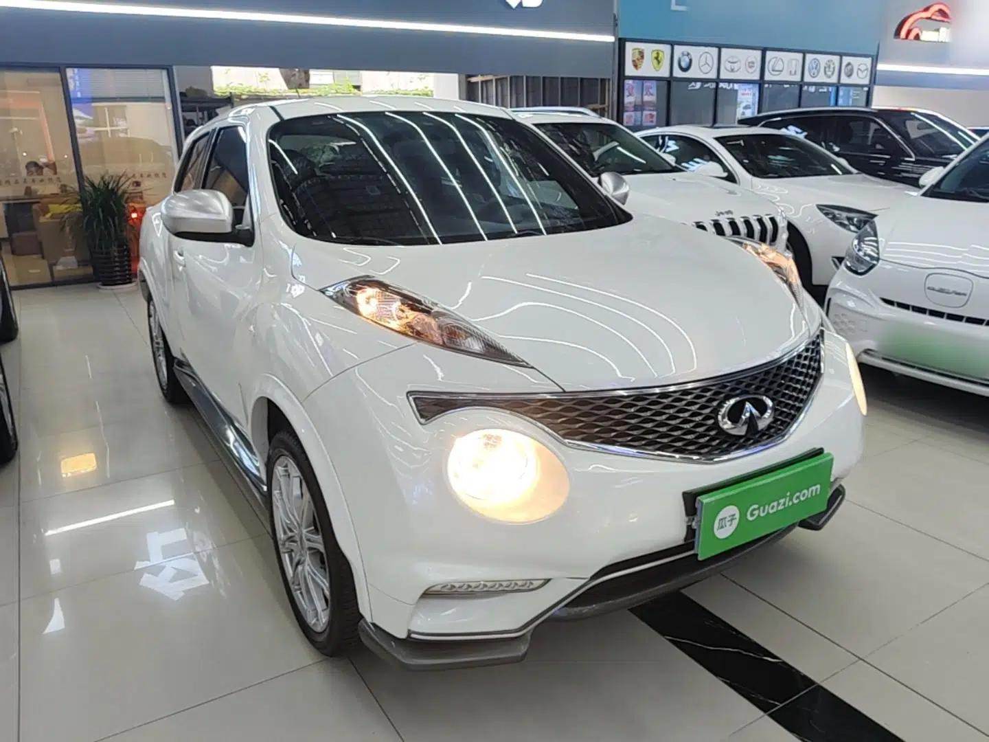 Infiniti ESQ 2014 1.6L Spontaneous Edition — миниатюра 6
