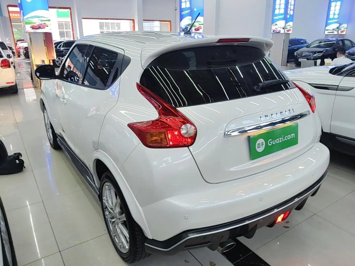 Infiniti ESQ 2014 1.6L Spontaneous Edition — миниатюра 7