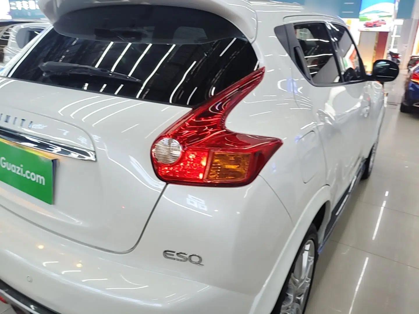 Infiniti ESQ 2014 1.6L Spontaneous Edition — миниатюра 8
