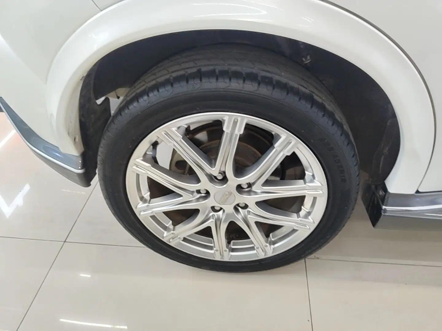 Infiniti ESQ 2014 1.6L Spontaneous Edition — миниатюра 10