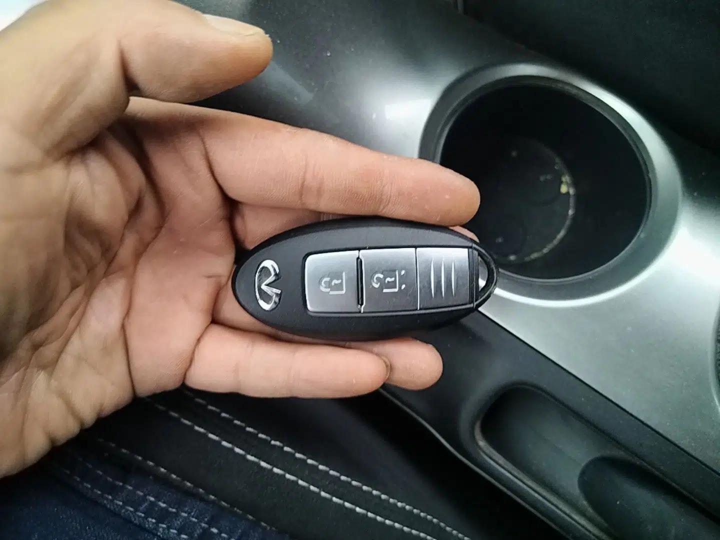 Infiniti ESQ 2014 1.6L Spontaneous Edition — миниатюра 12