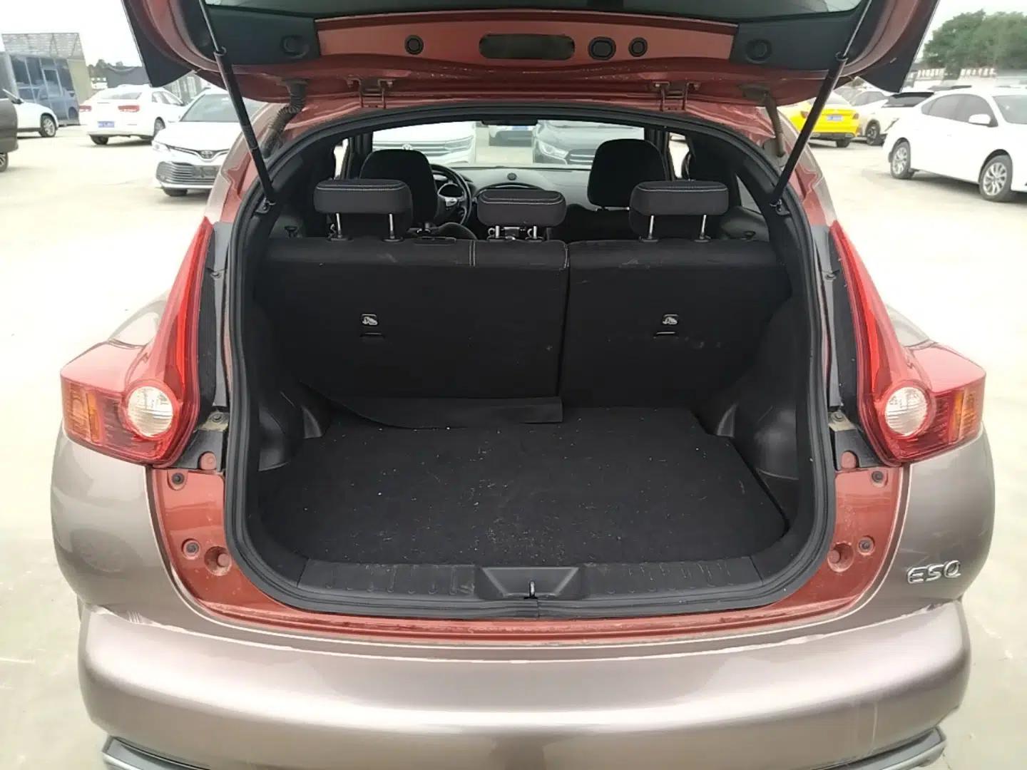 Infiniti ESQ 2014 1.6L Spontaneous Edition — миниатюра 22