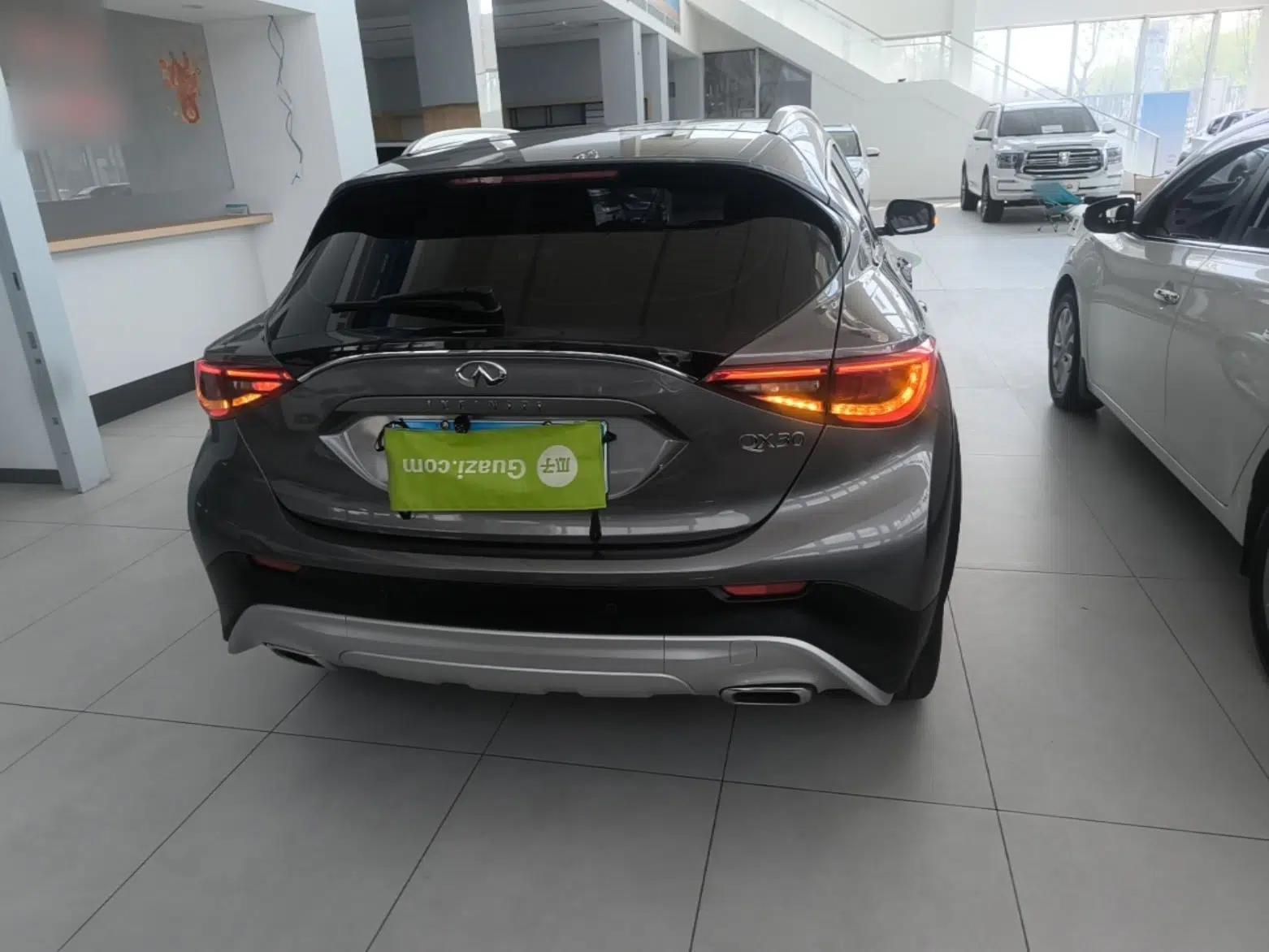Infiniti QX30 2017 1.6T Two-Wheel Drive Fashion Edition — миниатюра 5