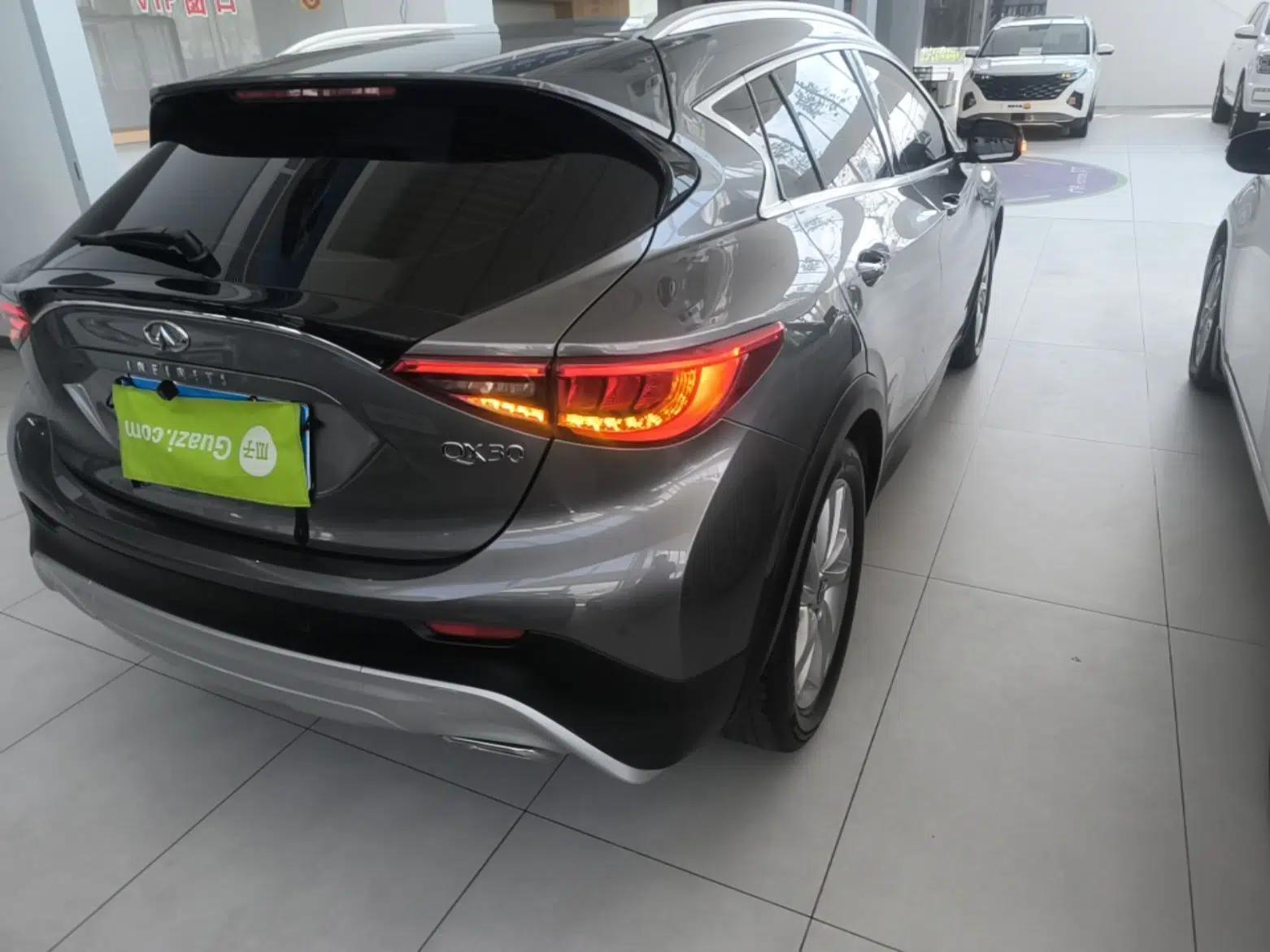 Infiniti QX30 2017 1.6T Two-Wheel Drive Fashion Edition — миниатюра 7