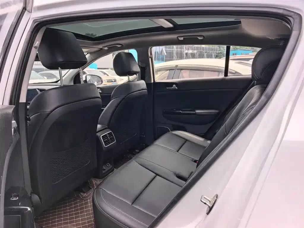 Kia KX5 2016 2.0L Automatic 2WD GLS — миниатюра 9