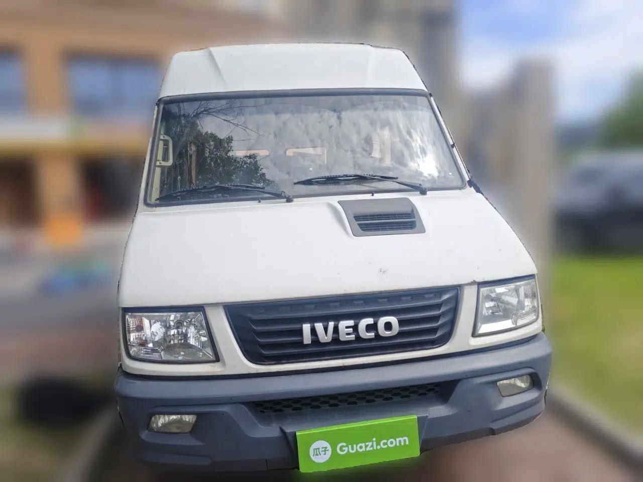 Iveco Daily 2017 2.5T A35 Passenger Van 5-7 Seats Model 47Z5 — миниатюра 2