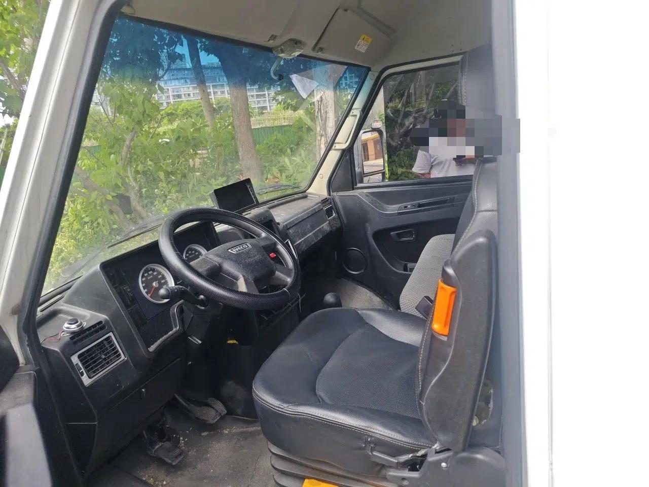 Iveco Daily 2017 2.5T A35 Passenger Van 5-7 Seats Model 47Z5 — миниатюра 16