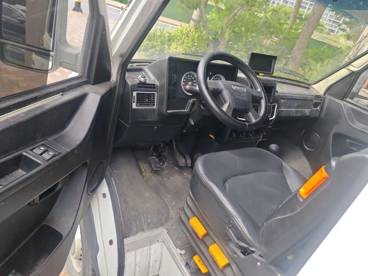 Iveco Daily 2017 2.5T A35 Passenger Van 5-7 Seats Model 47Z5 — миниатюра 17