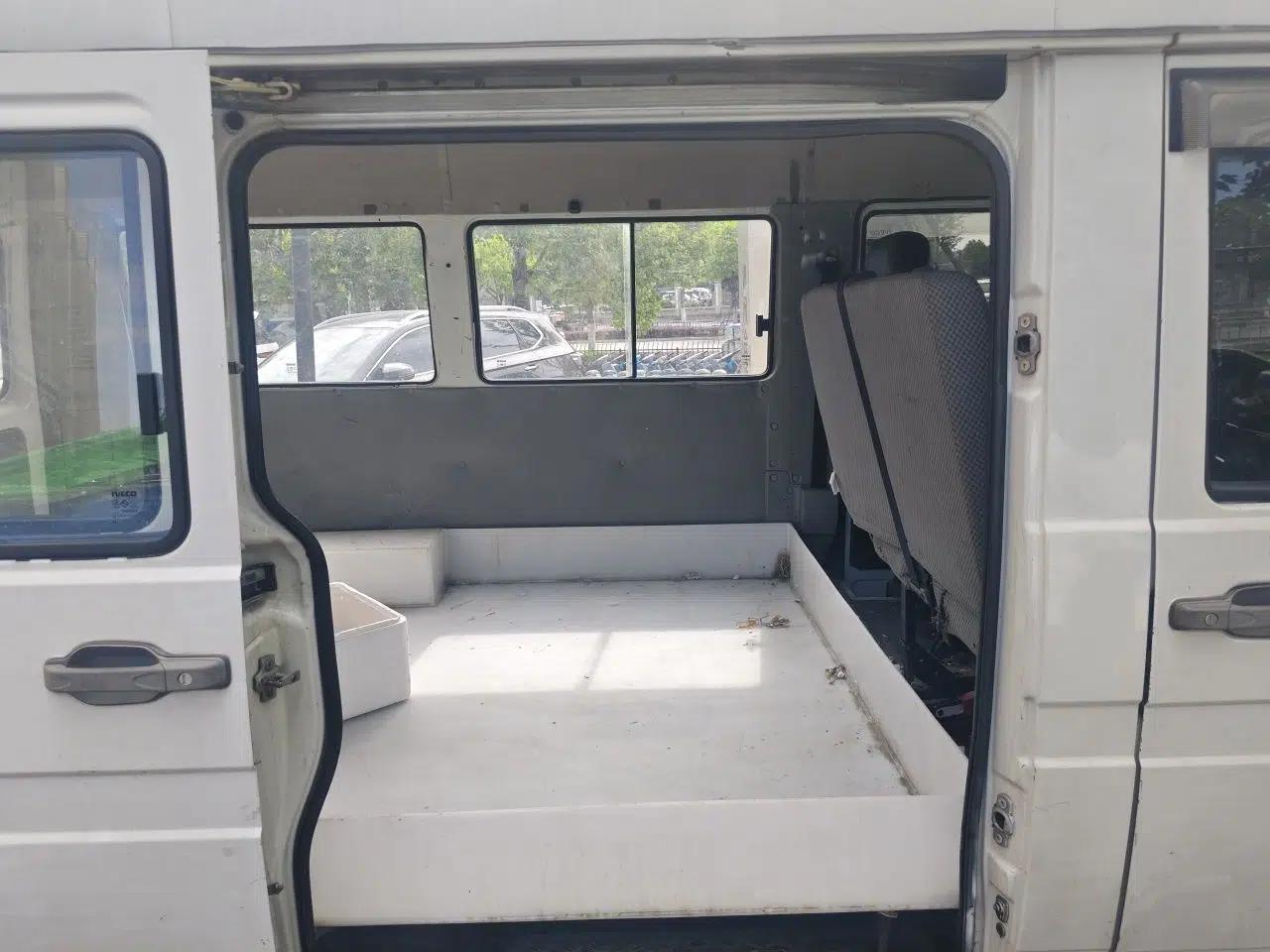 Iveco Daily 2017 2.5T A35 Passenger Van 5-7 Seats Model 47Z5 — миниатюра 18