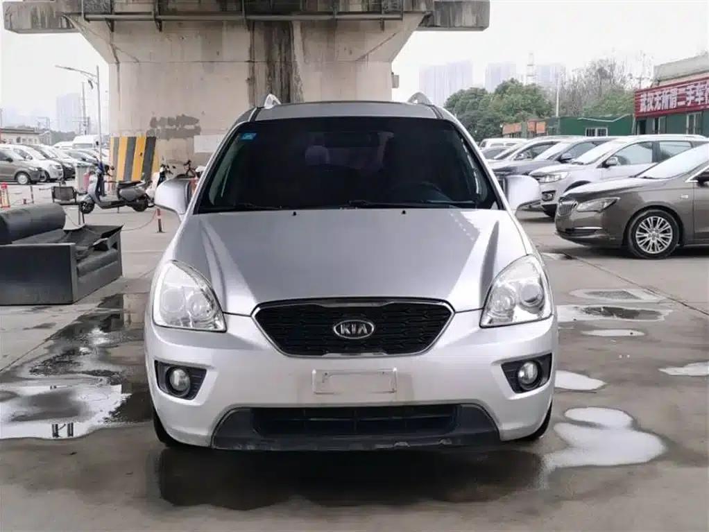 Carens 2011 2.0L 7-seater Automatic Comfort Edition — миниатюра 2
