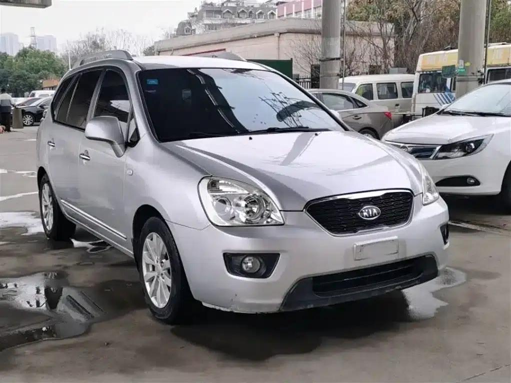 Carens 2011 2.0L 7-seater Automatic Comfort Edition — миниатюра 3
