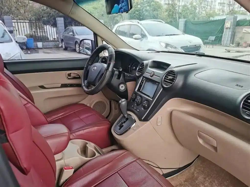 Carens 2011 2.0L 7-seater Automatic Comfort Edition — миниатюра 9