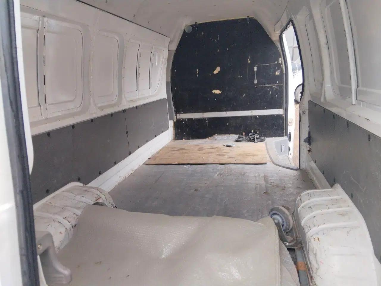 Farizon Xingxiang E6 2020 Van with High Roof 1365kg Payload Capacity Equipped with CATL's High-Energy Battery — миниатюра 20