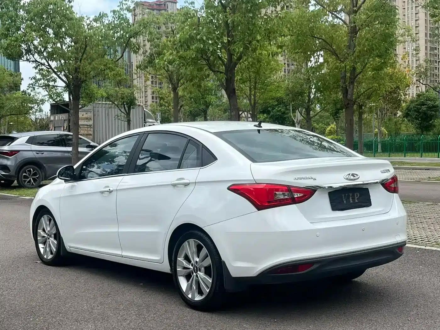 Chery Arrizo 5 2016 1.5L CVT Trendsetter Edition — миниатюра 6