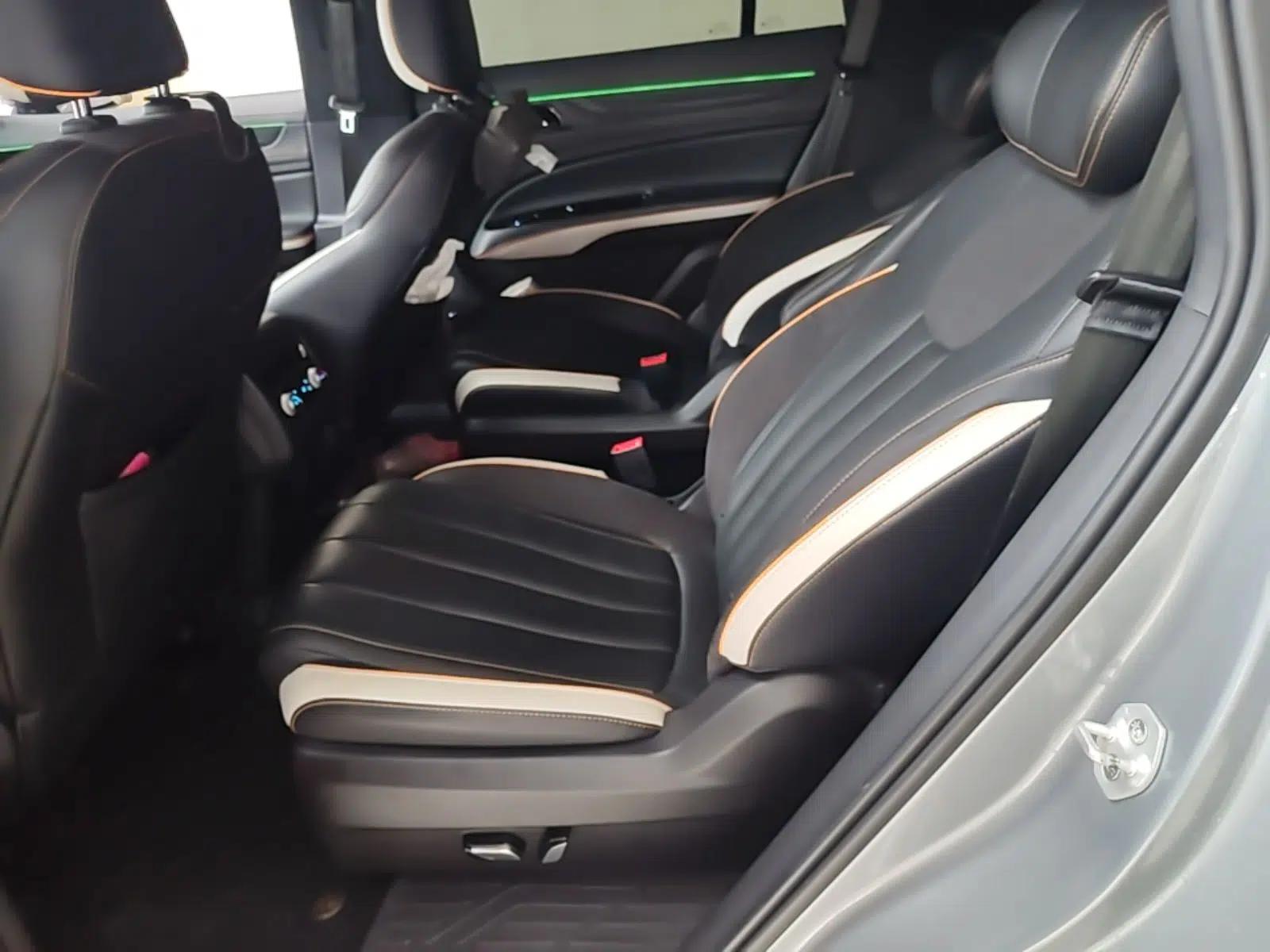 Ford Equator 2023 EcoBoost 225 Obsidian Orange Edition Prestige PLUS 7-Seater (2/2/3) — миниатюра 19