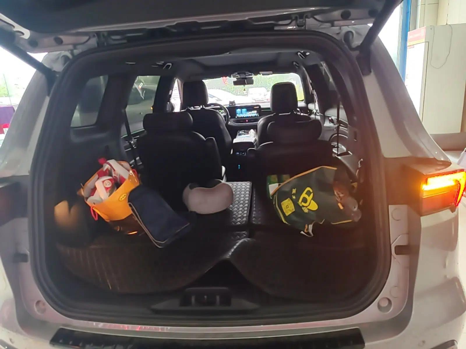 Ford Equator 2023 EcoBoost 225 Obsidian Orange Edition Prestige PLUS 7-Seater (2/2/3) — миниатюра 21