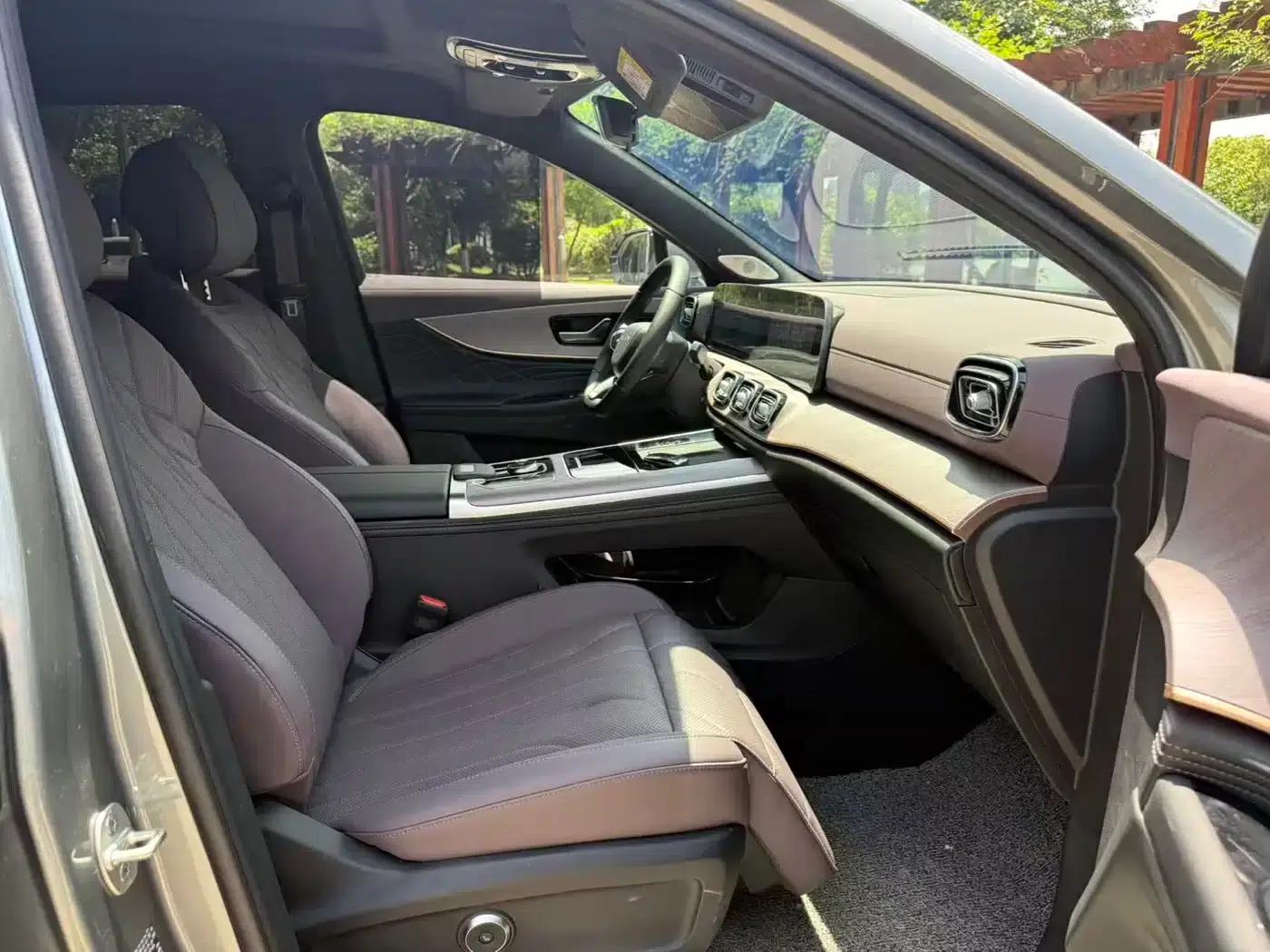 Chery Tiggo 9 2025 2.0T Dual-Clutch Two-Wheel Drive Luxury Edition 7-Seater — миниатюра 10
