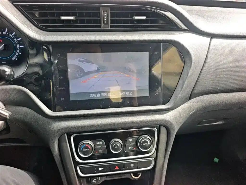 Chery Tiggo 3 2016 1.6L CVT Smart Edition — миниатюра 13