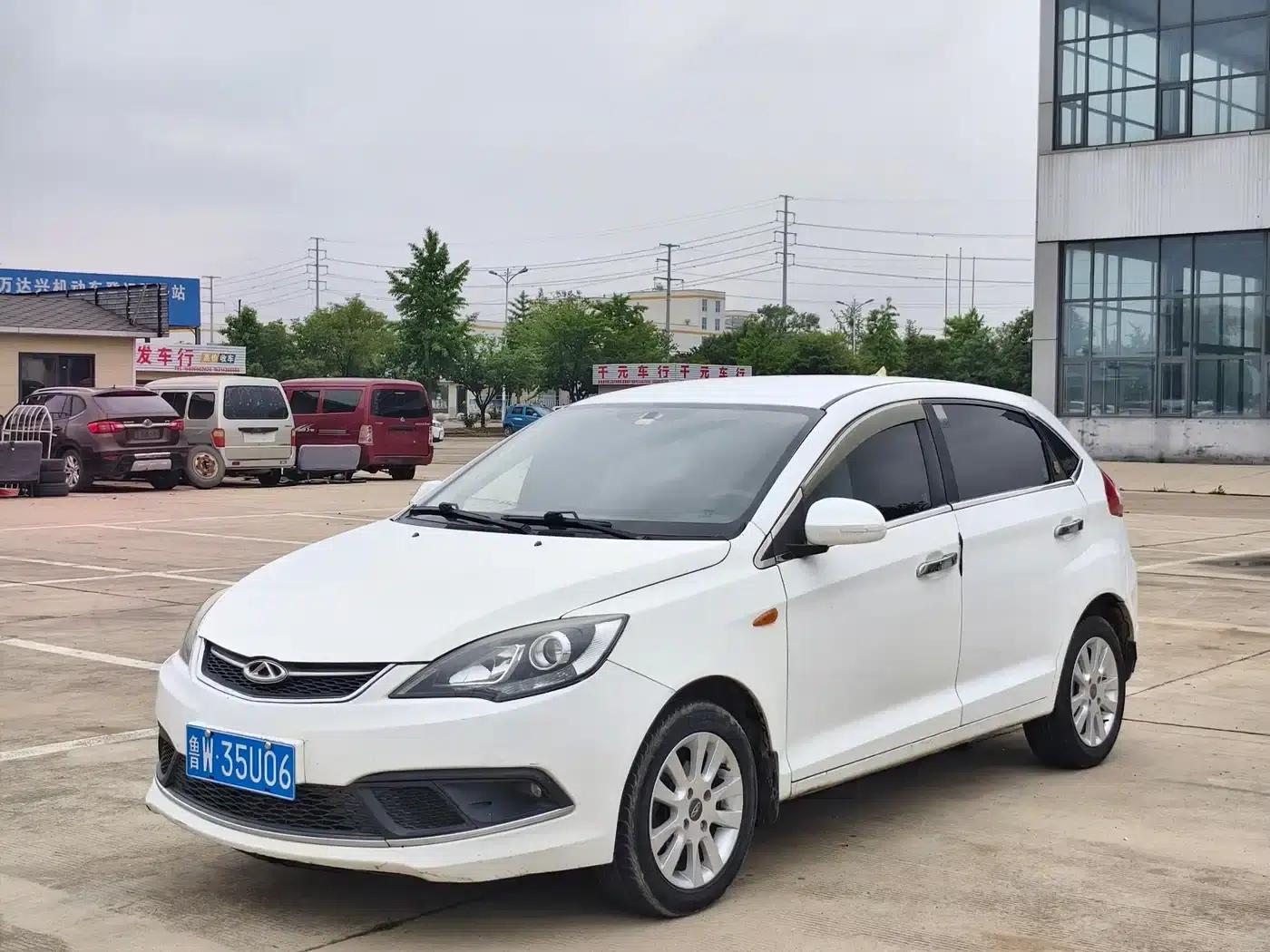 Fengyun 2 2015 1.5L Manual Elite Edition — миниатюра 1