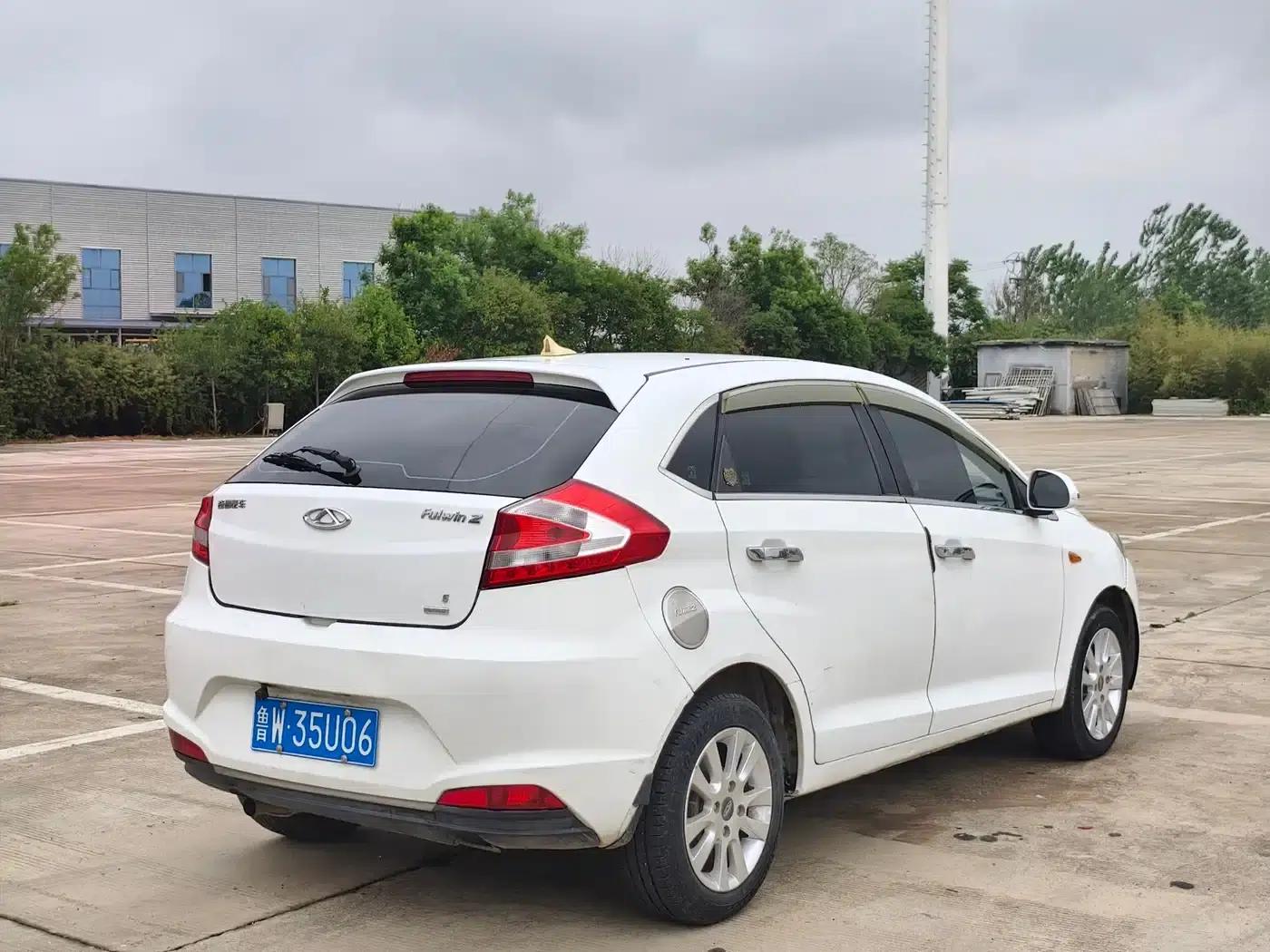 Fengyun 2 2015 1.5L Manual Elite Edition — миниатюра 4