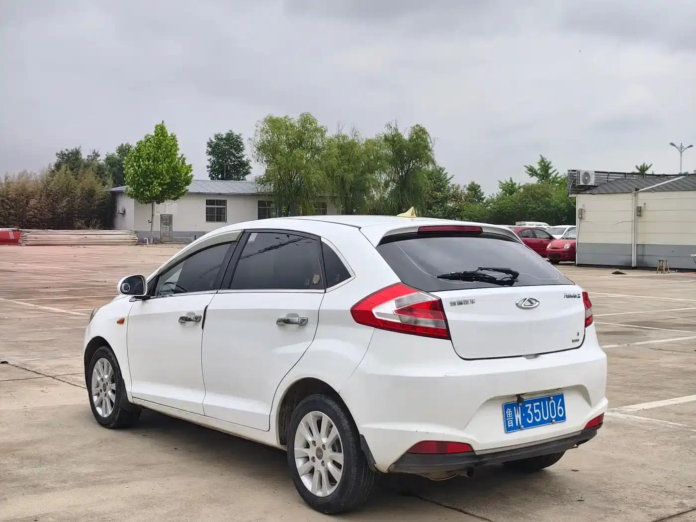 Fengyun 2 2015 1.5L Manual Elite Edition — миниатюра 6