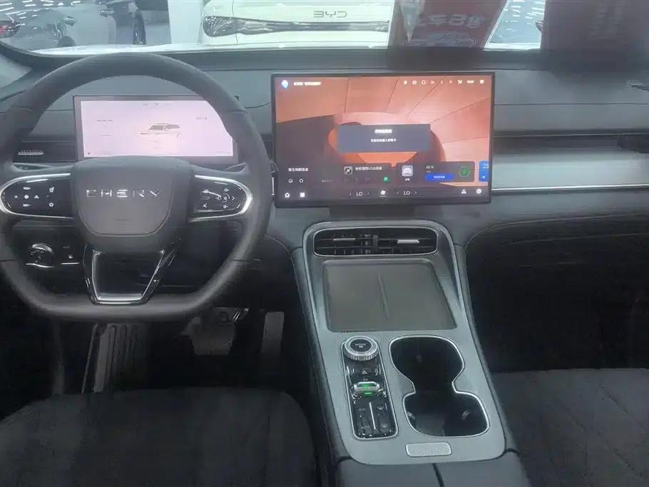 Chery Tiggo 8 PLUS C-DM 2025 1.5T 116km/h Luxury 7-seater — миниатюра 13