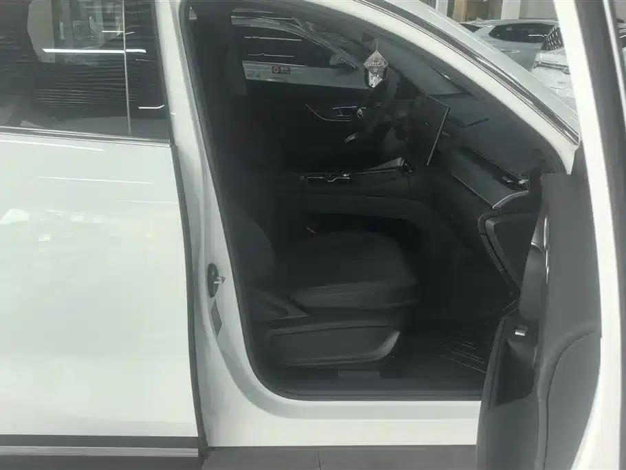Chery Tiggo 8 PLUS C-DM 2025 1.5T 116km/h Luxury 7-seater — миниатюра 8