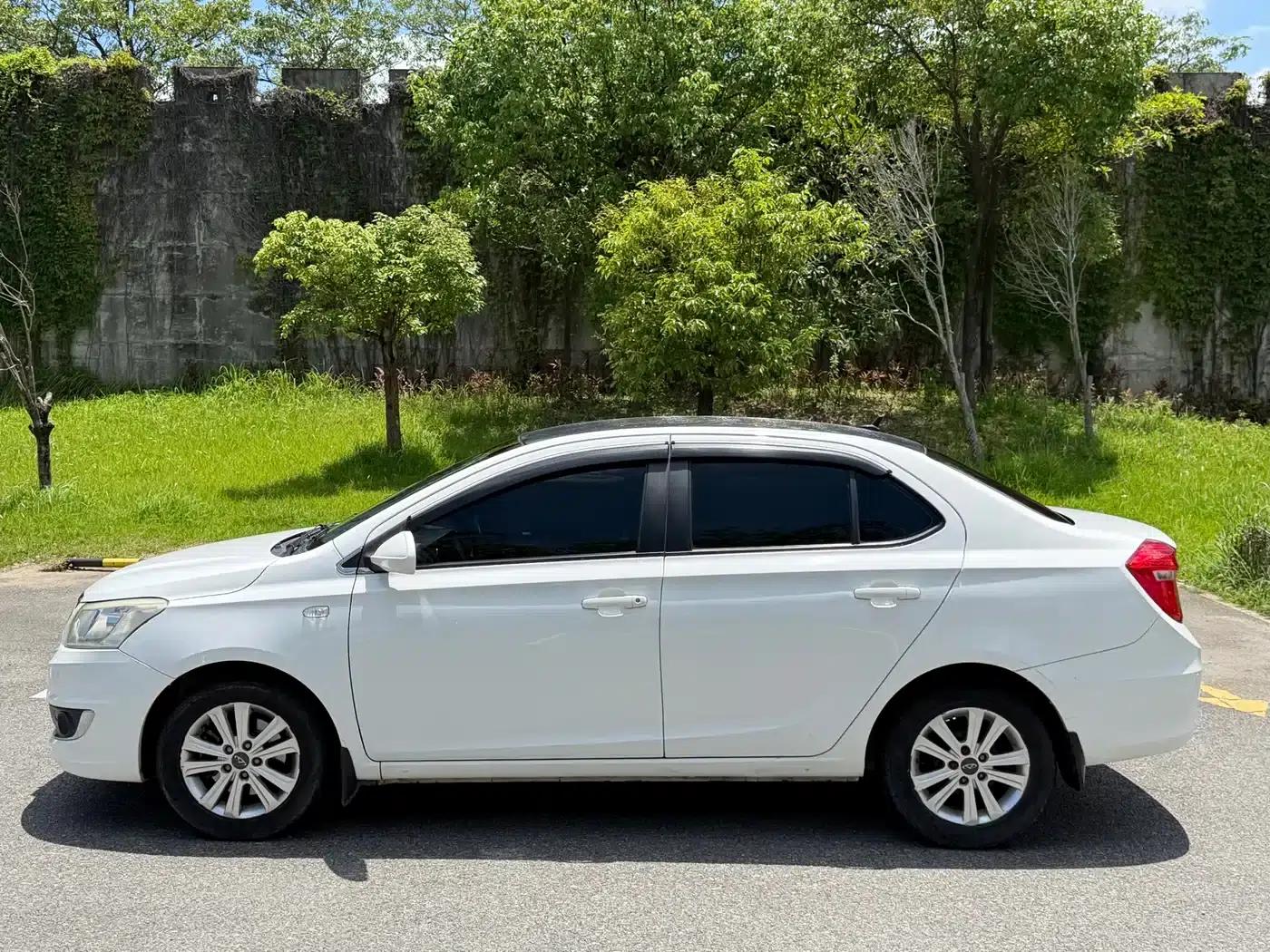 Chery E3 2015 1.5L Manual Fashion Edition — миниатюра 3
