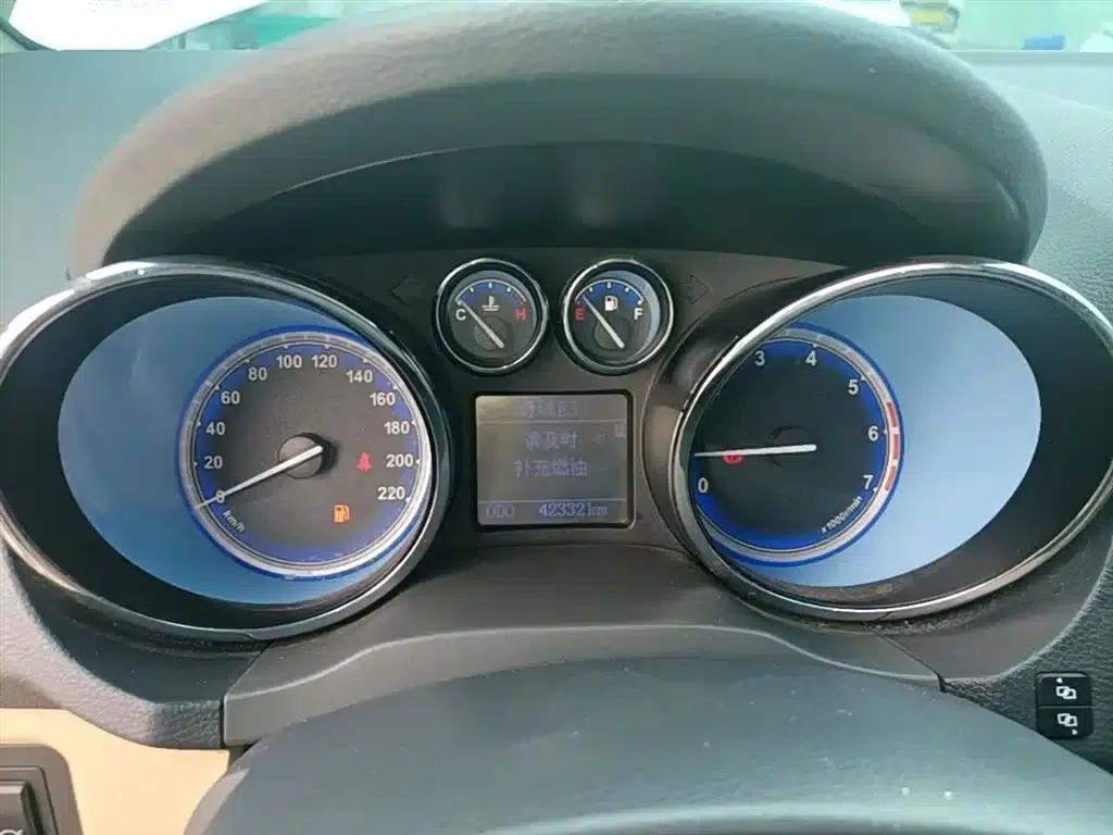 Chery E3 2013 1.5L Manual Smart Edition — миниатюра 12