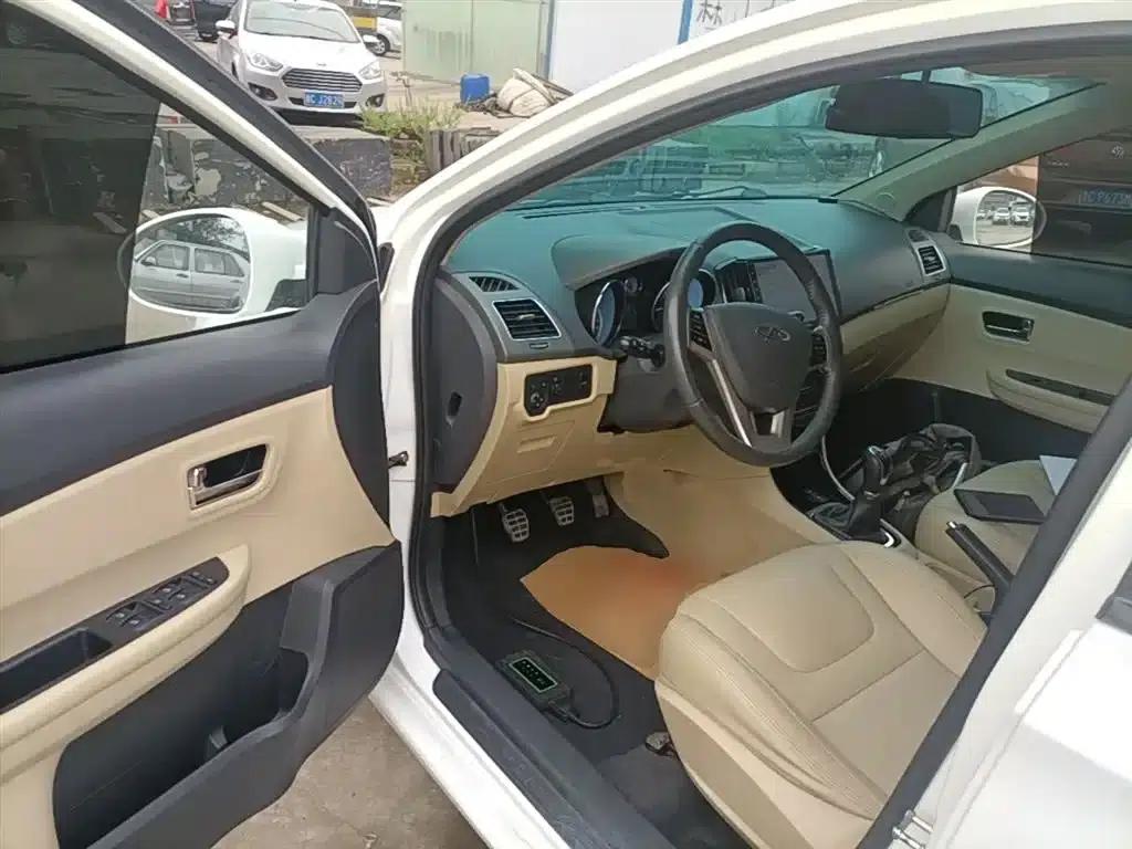 Chery E3 2013 1.5L Manual Smart Edition — миниатюра 16