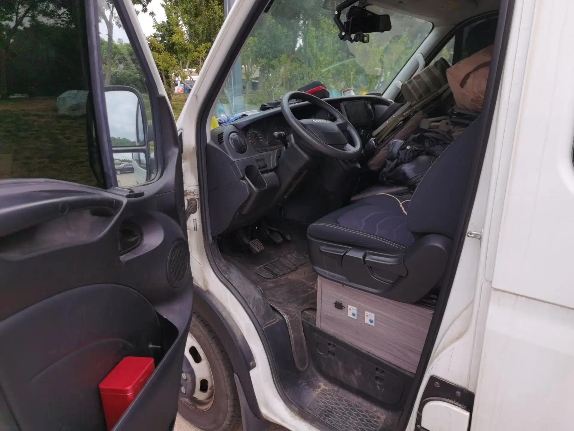 Iveco Eurocargo 2021 2.0T Manual Super Rui Long Wheelbase Short Overhang High Roof Side-Sliding Door F1A — миниатюра 17
