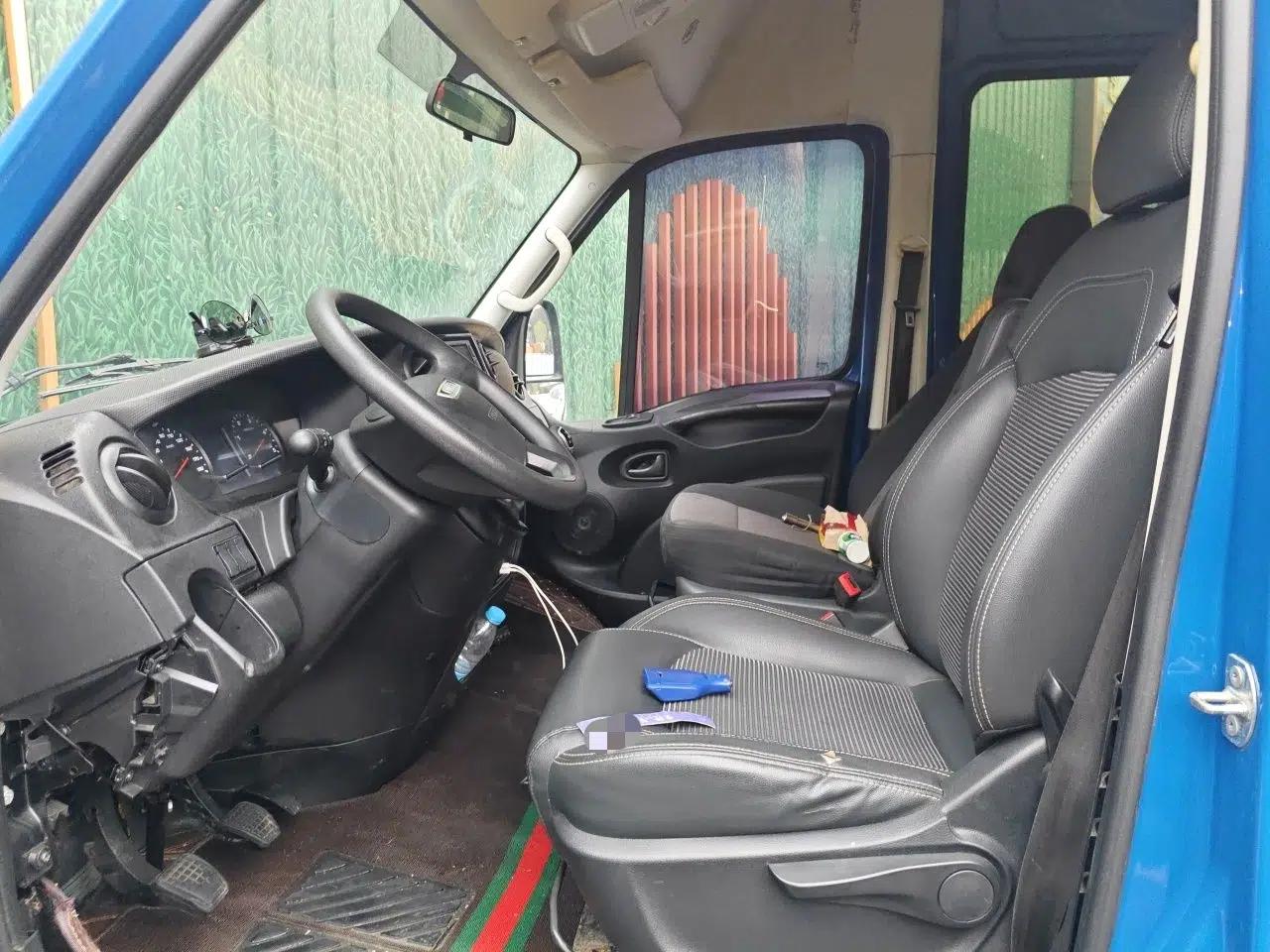 Iveco Eurocargo 2018 2.3T Long Wheelbase Short Overhang High-Roof Van F1A — миниатюра 16