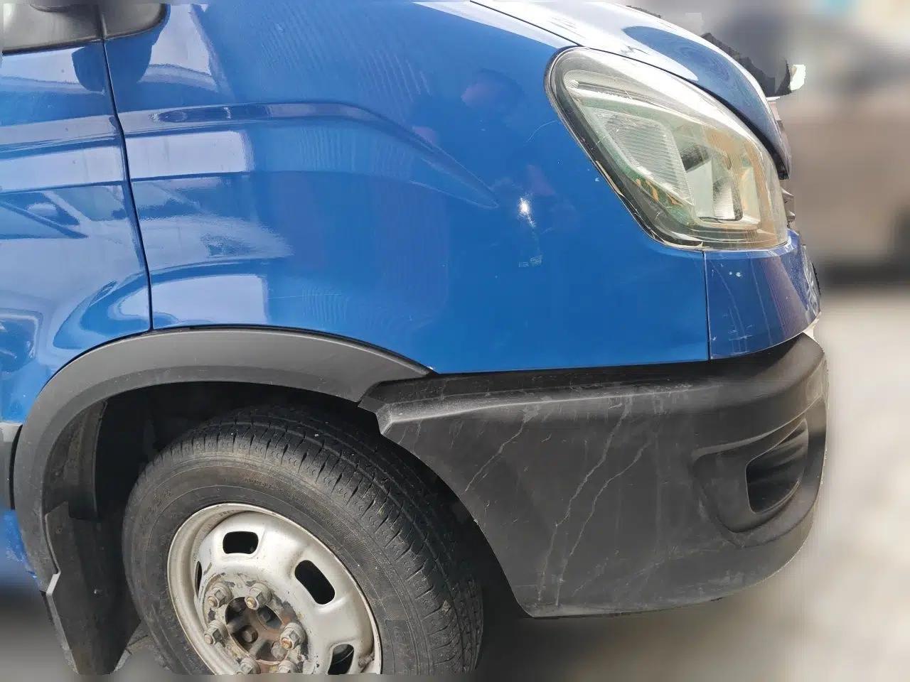 Iveco Eurocargo 2018 2.3T Long Wheelbase Short Overhang High-Roof Van F1A — миниатюра 3