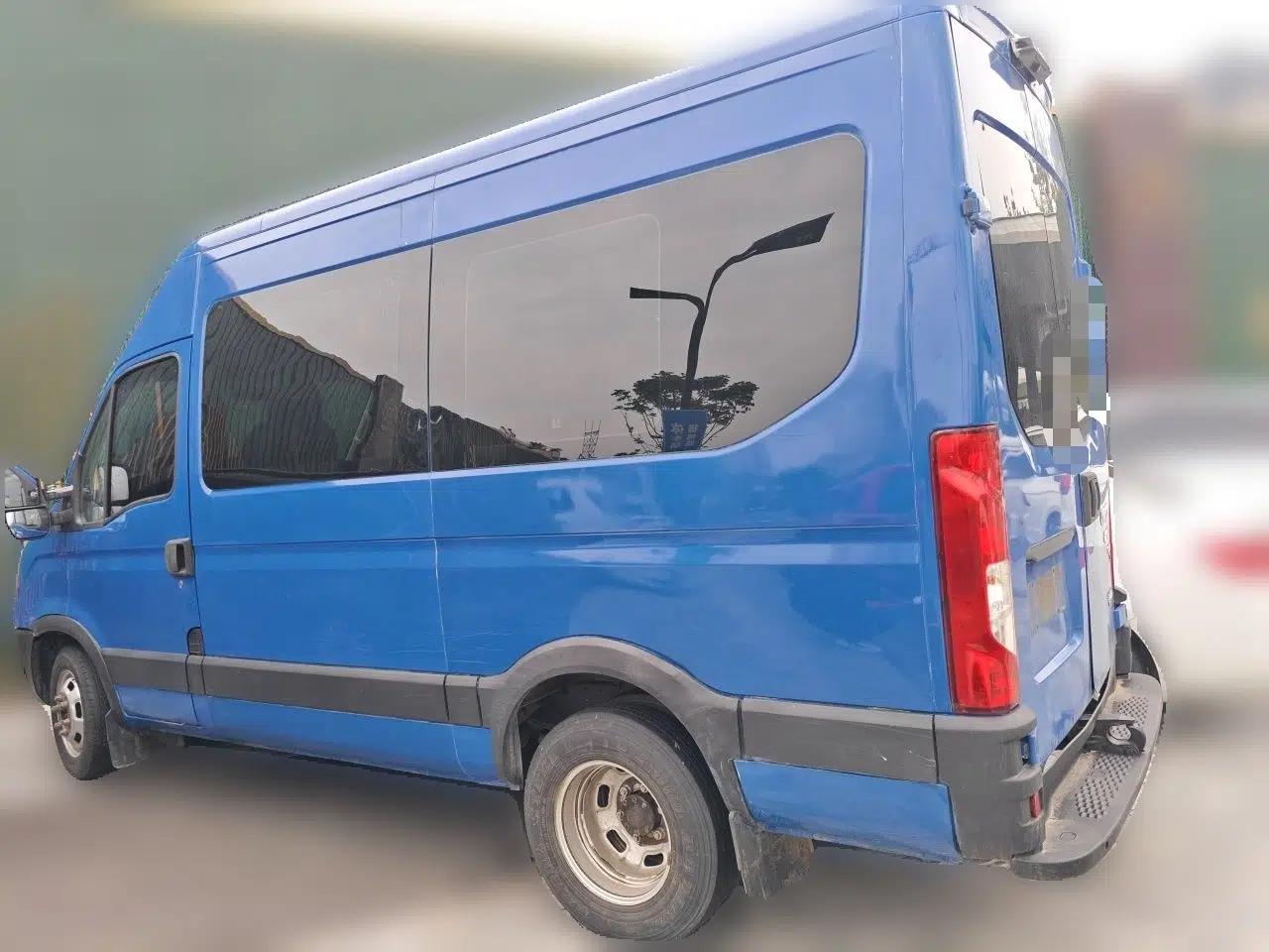 Iveco Eurocargo 2018 2.3T Long Wheelbase Short Overhang High-Roof Van F1A — миниатюра 4