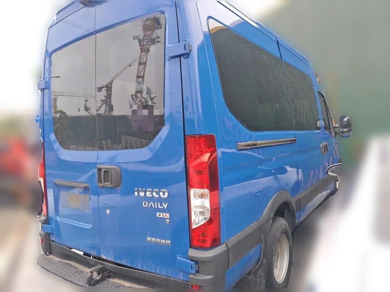 Iveco Eurocargo 2018 2.3T Long Wheelbase Short Overhang High-Roof Van F1A — миниатюра 6