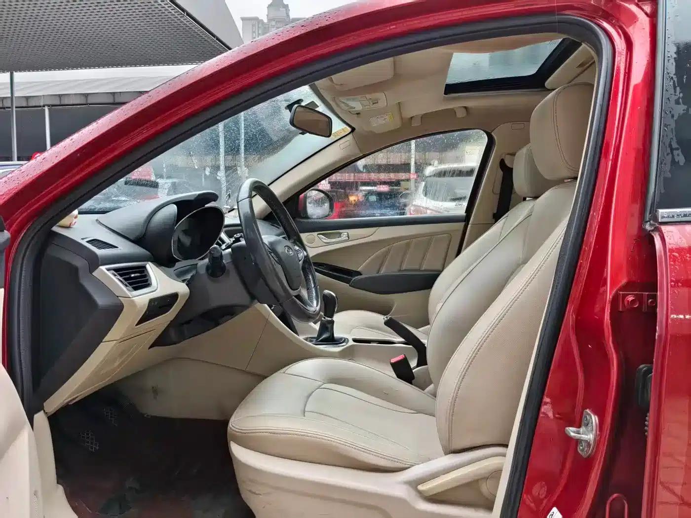 Chery Arrizo 7 2015 1.6L Manual Elite Edition — миниатюра 8