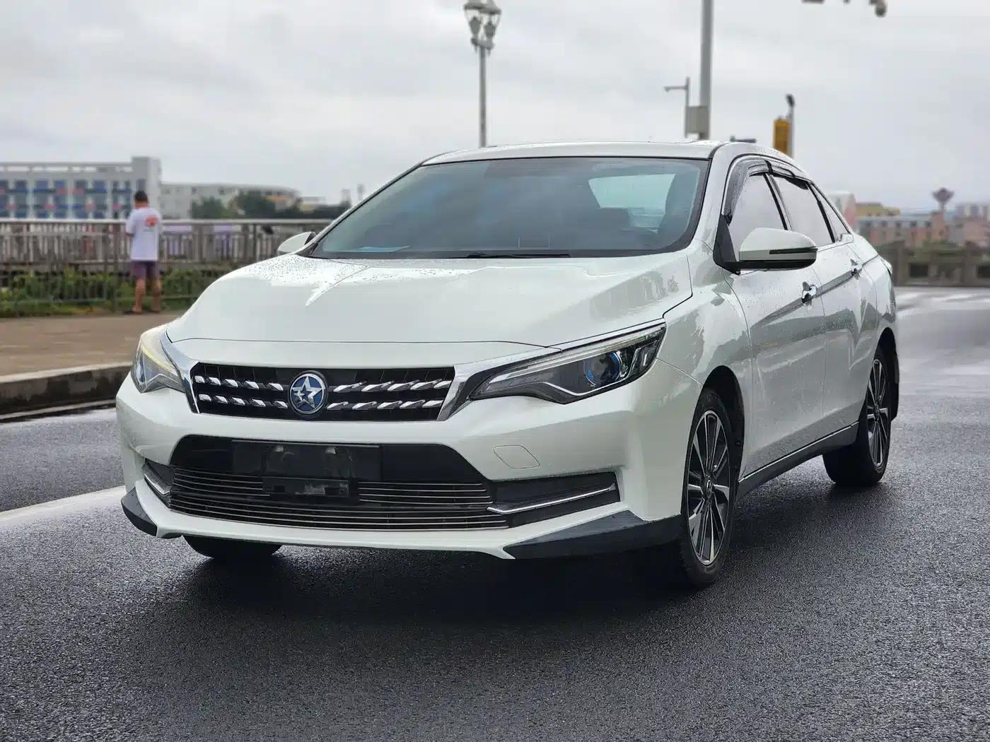 Venucia D60 2018 1.6L CVT Smart Luxury Edition — миниатюра 1