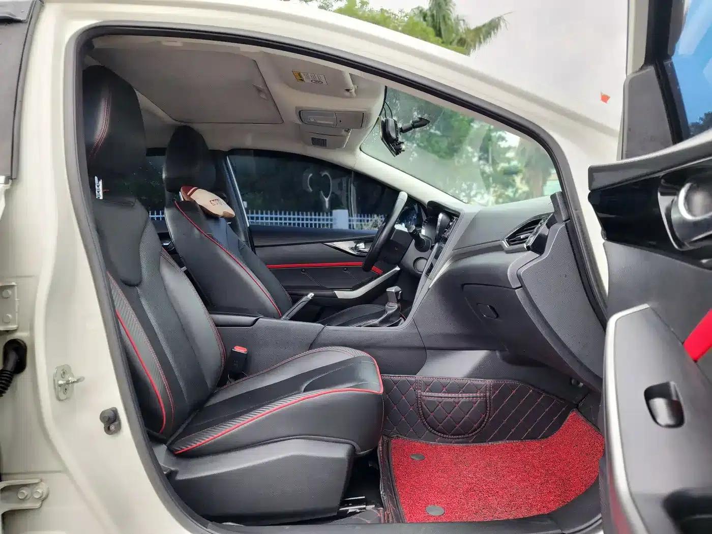 Venucia D60 2018 1.6L CVT Smart Luxury Edition — миниатюра 11