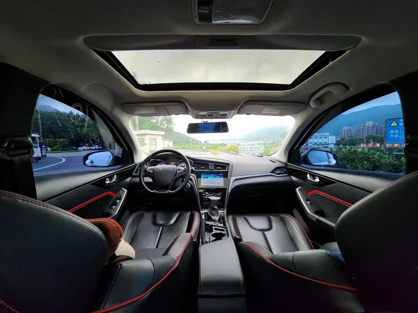 Venucia D60 2018 1.6L CVT Smart Luxury Edition — миниатюра 12