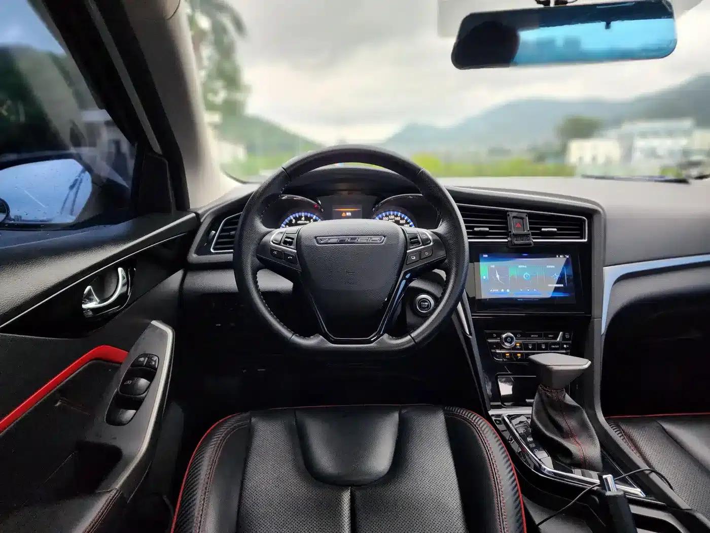Venucia D60 2018 1.6L CVT Smart Luxury Edition — миниатюра 13