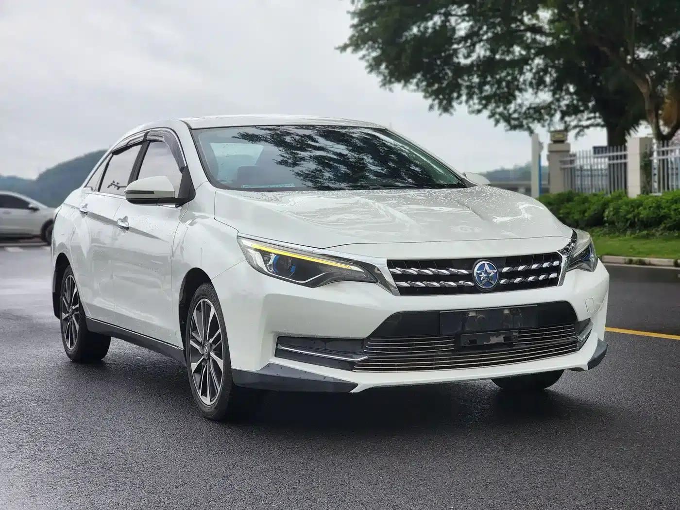 Venucia D60 2018 1.6L CVT Smart Luxury Edition — миниатюра 3