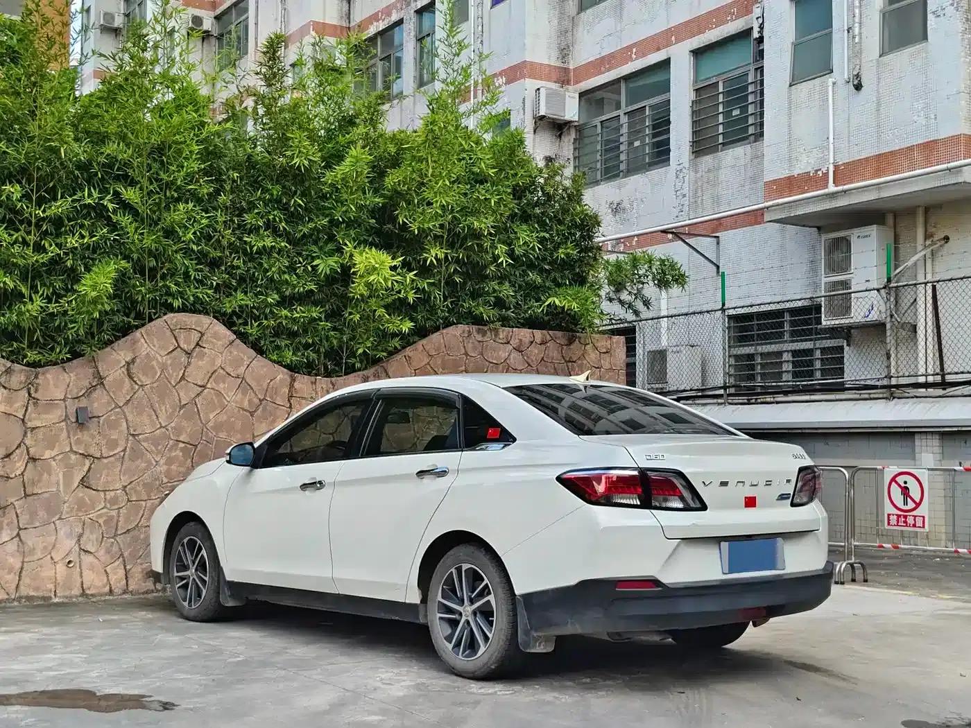 Venucia D60 2019 Model, 100,000 Glory Edition, 1.6L XL CVT, National VI Emission Standard — миниатюра 4