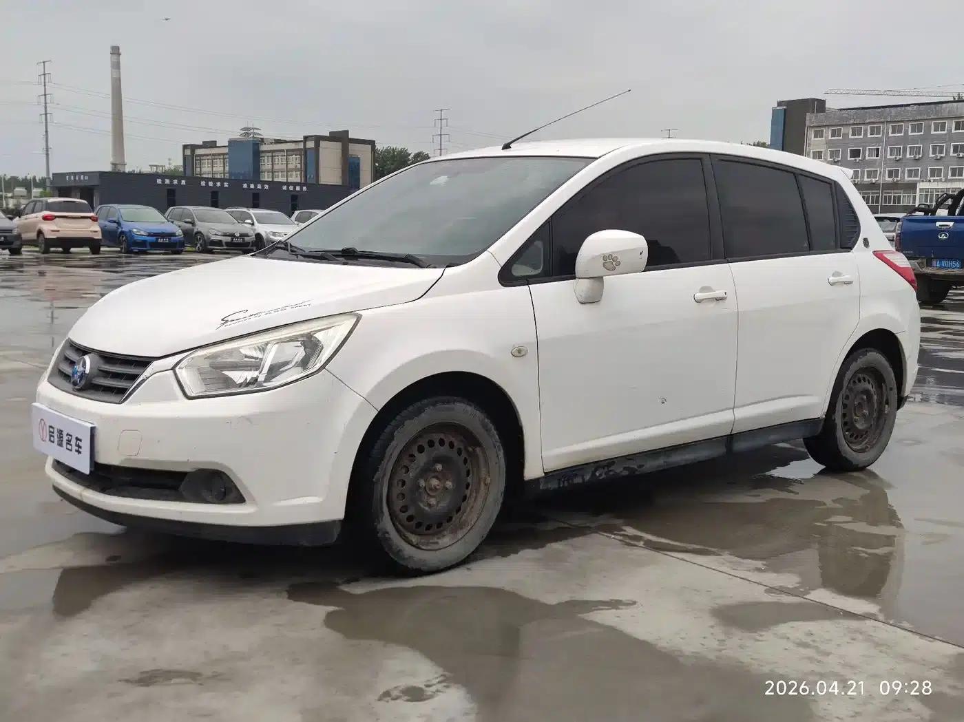 Venucia R50 2013 1.6L Manual Fashion Edition — миниатюра 1