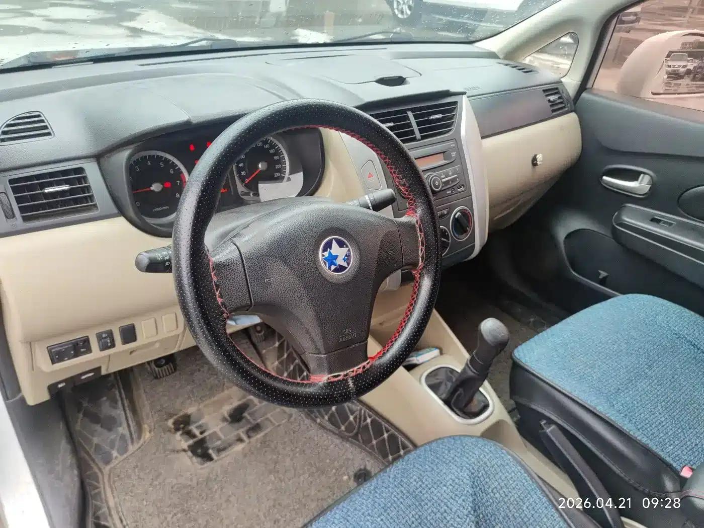 Venucia R50 2013 1.6L Manual Fashion Edition — миниатюра 11