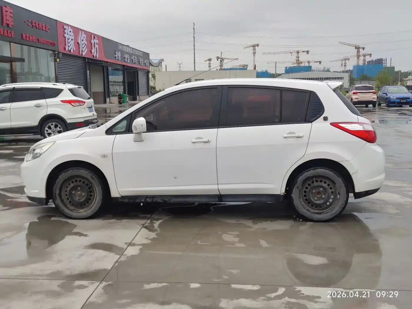 Venucia R50 2013 1.6L Manual Fashion Edition — миниатюра 14
