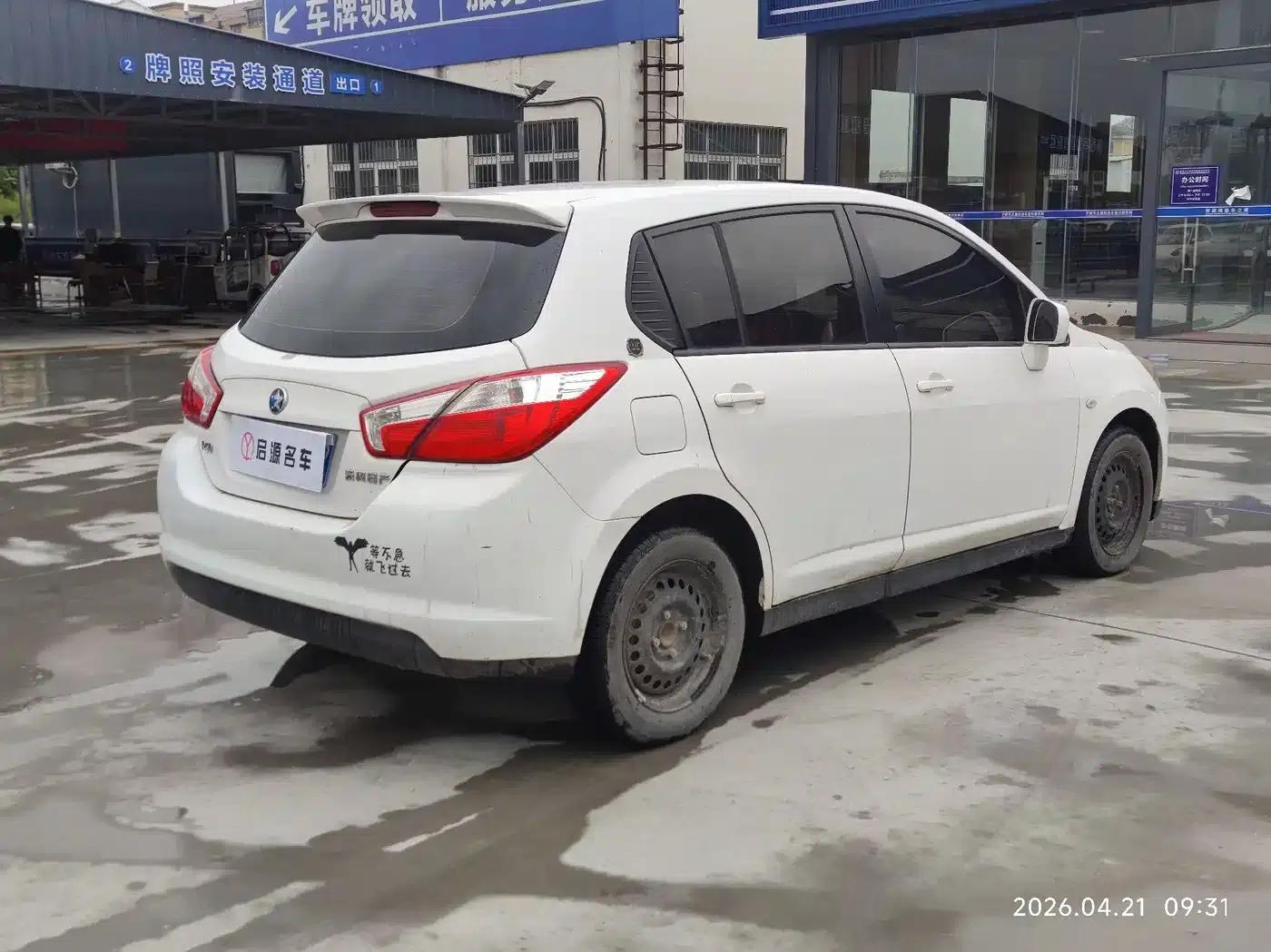 Venucia R50 2013 1.6L Manual Fashion Edition — миниатюра 15