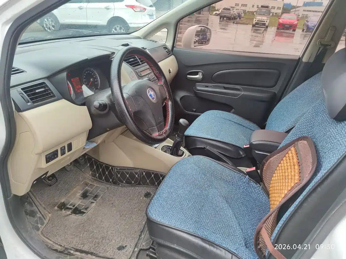 Venucia R50 2013 1.6L Manual Fashion Edition — миниатюра 16