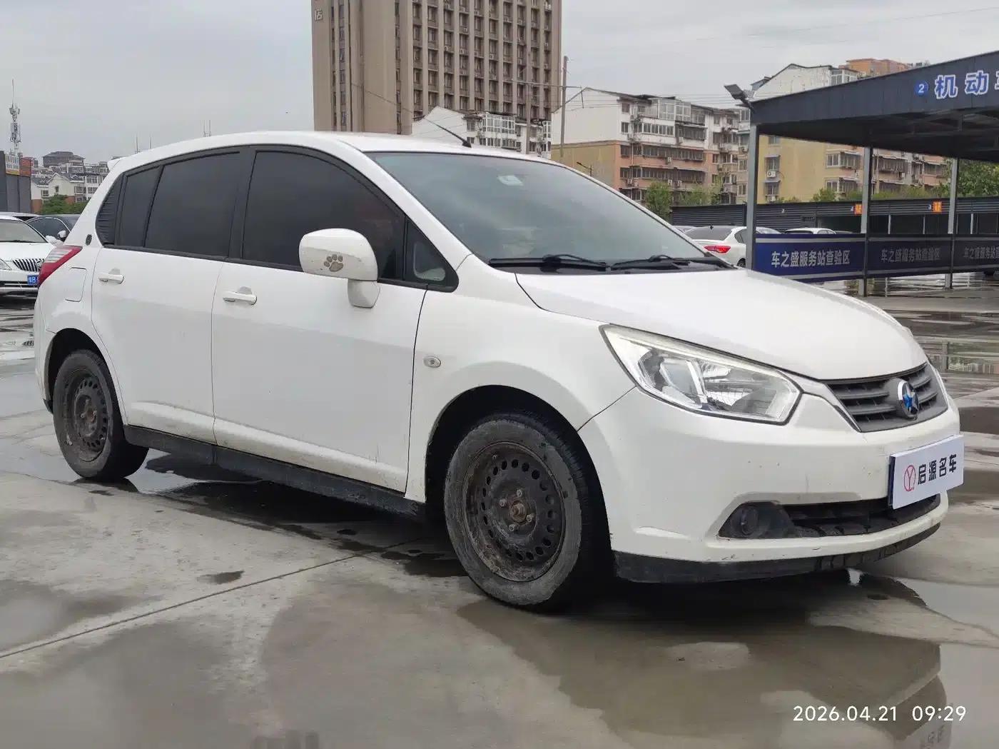 Venucia R50 2013 1.6L Manual Fashion Edition — миниатюра 3