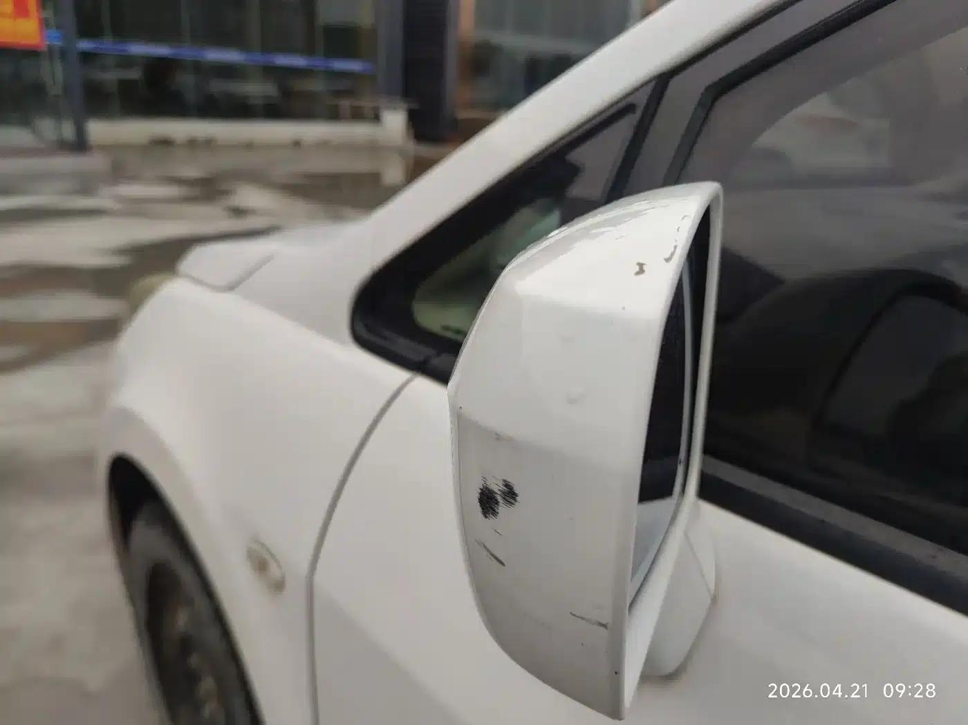 Venucia R50 2013 1.6L Manual Fashion Edition — миниатюра 4