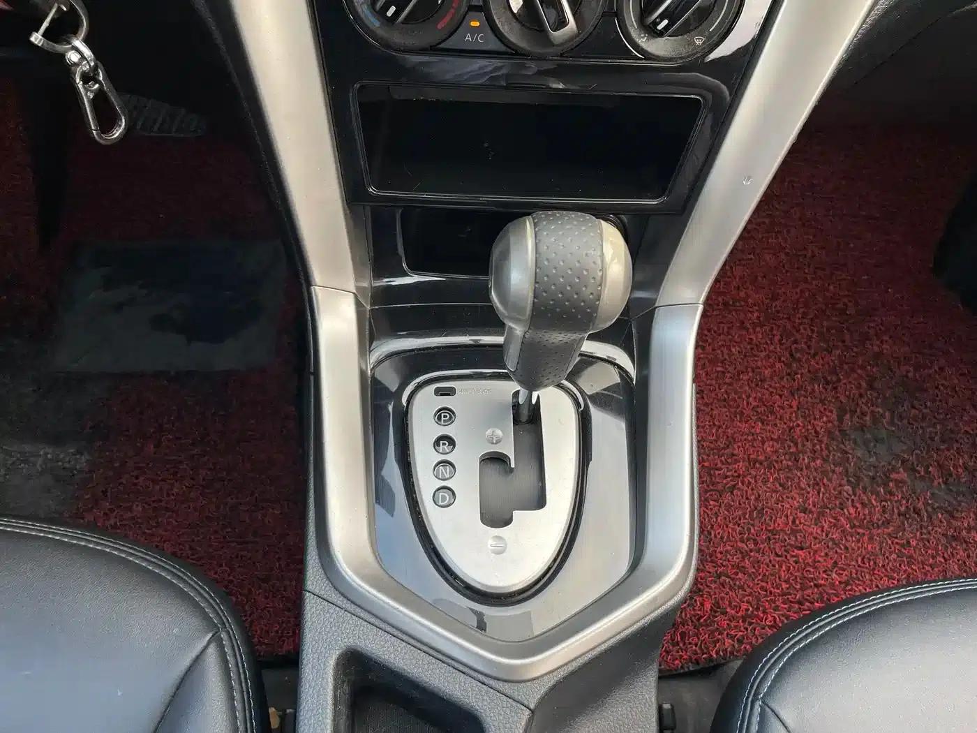 Venucia T70 2016 2.0L CVT Smart Edition — миниатюра 12